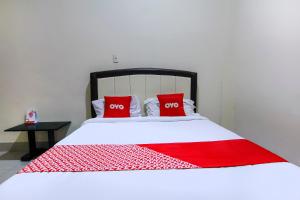 Ein Bett oder Betten in einem Zimmer der Unterkunft OYO 3334 Ratu Residence