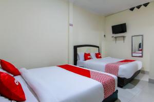 Ein Bett oder Betten in einem Zimmer der Unterkunft OYO 3334 Ratu Residence