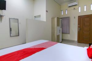 Ein Bett oder Betten in einem Zimmer der Unterkunft OYO 3334 Ratu Residence