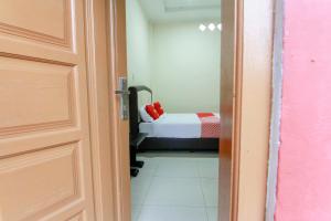 Ein Bett oder Betten in einem Zimmer der Unterkunft OYO 3334 Ratu Residence