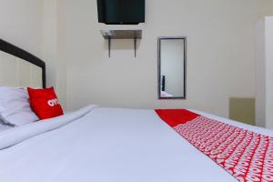 Ein Bett oder Betten in einem Zimmer der Unterkunft OYO 3334 Ratu Residence