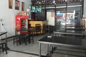 a dining room with tables and chairs in a restaurant at Hotel O Homestay 47 Latanete Near Living Plaza in Makassar +12 photos