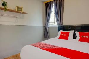 Postel nebo postele na pokoji v ubytování SUPER OYO 93064 Alhesa Residence