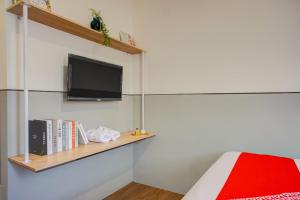 TV a/nebo společenská místnost v ubytování SUPER OYO 93064 Alhesa Residence