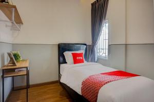 Postel nebo postele na pokoji v ubytování SUPER OYO 93064 Alhesa Residence
