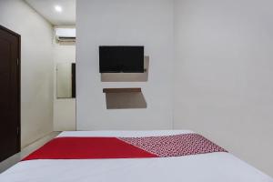 Sjónvarps- og/eða afþreyingartæki á OYO D'lima Guest House Sub