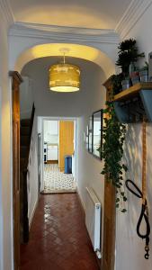 Ảnh trong thư viện ảnh của 2 Bed Townhouse with Log Burner ở Pembroke Dock