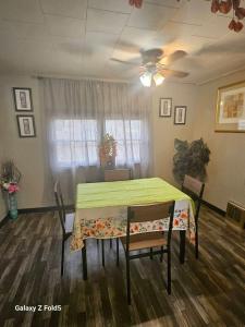 Φωτογραφία από το άλμπουμ του Cozy Retreat With Dine-in Kitchen σε Cedar Rapids