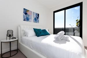 Specious 2beds Apt Doncaster east Wifi and carpark客房内的一张或多张床位