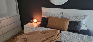 A bed or beds in a room at Apartman Riva