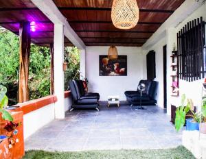 Ruang duduk di Hostal otro cuento
