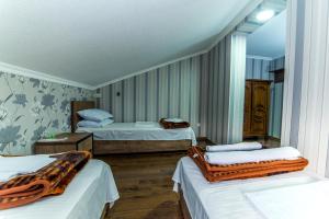 Letto o letti in una camera di HOTEL GUGLUX &WINE CELLAR