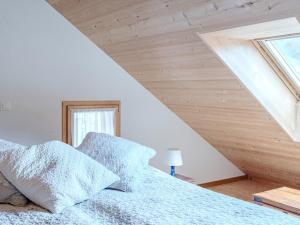 Rúm í herbergi á Mys Chalet