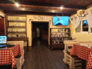 a dining room with a tv on a wall at Hospedaje CASABLANCA URUBAMBA in Urubamba