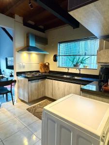 Η κουζίνα ή μικρή κουζίνα στο Estilo e conforto no melhor local do Umarizal +33 φωτογραφίες