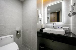 Koupelna v ubytování A25 Hotel - 21 Nghia Tan