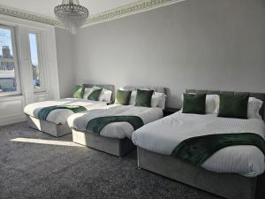 Postel nebo postele na pokoji v ubytování Central Hotel Edinburgh