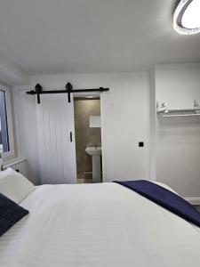 Postel nebo postele na pokoji v ubytování Central Hotel Edinburgh