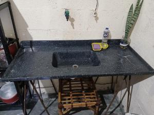 a black sink on a table next to a wall at Recanto alegria in São Roque +41 photos