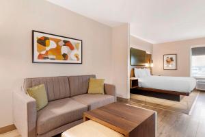 Postel nebo postele na pokoji v ubytování Best Western Plus Riata