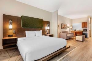 Postel nebo postele na pokoji v ubytování Best Western Plus Riata