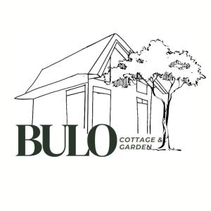 Bulo Cottage & Garden في Allacapan: رسم اسود وابيض لمبنى به شجرة