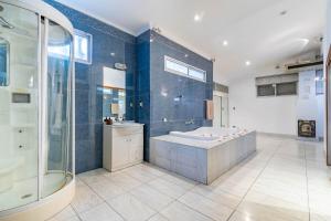 a large bathroom with a tub and a shower at Luxury mansion in Recoleta - Jacuzzi - Sauna - 40 people in Buenos Aires +41 photos