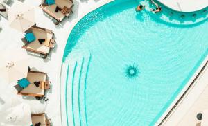 Bazén v ubytování Carpe Diem Phuket nebo v jeho okolí