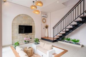 TV a/nebo společenská místnost v ubytování Villa Genesis Brand-new Luxury 3BR villa in Canggu