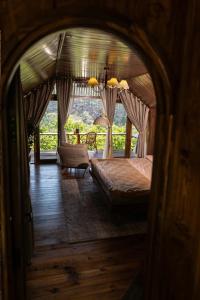 Postel nebo postele na pokoji v ubytování KỲ VIÊN Home & Cafe