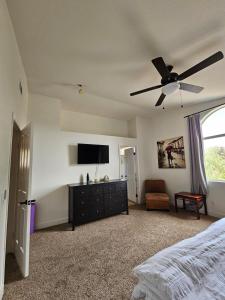 Φωτογραφία από το άλμπουμ του Desert Escape Home with 3BD 3BA with Pool and Jacuzzi σε Wildomar