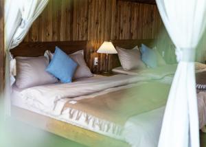 Postel nebo postele na pokoji v ubytování KỲ VIÊN Home & Cafe