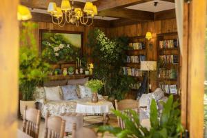 Posezení v ubytování KỲ VIÊN Home & Cafe