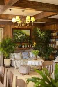 Posezení v ubytování KỲ VIÊN Home & Cafe