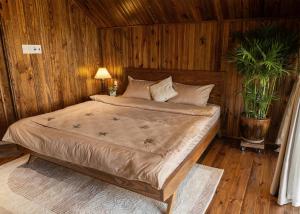 Postel nebo postele na pokoji v ubytování KỲ VIÊN Home & Cafe