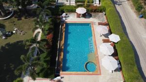 Bazén v ubytování Scent of Sukhothai Resort nebo v jeho okolí