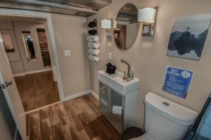 Fotografie z fotogalerie ubytování Wash Park Gem Large Lower Studio Prime Location v destinaci Denver