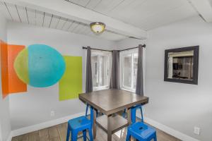 a room with a table and two blue stools at Premier Stay Near Casinos with King Beds & Entertainment in Reno