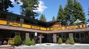 a building with a balcony on top of it at Paradice Motel in South Lake Tahoe
