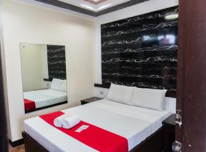 The JRJF Hotel near Tagum Terminal客房内的一张或多张床位