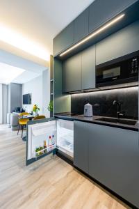 Kuchyň nebo kuchyňský kout v ubytování MH SUITES Plebiscito