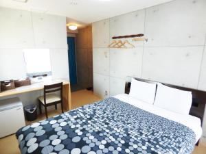 Llit o llits en una habitació de Kyoto Uraraka Guest House