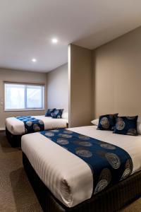Кровать или кровати в номере Leumeah Lodge