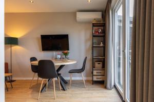 TV a/nebo společenská místnost v ubytování Hello Zeeland - Vakantiewoning Middelburgseweg 4