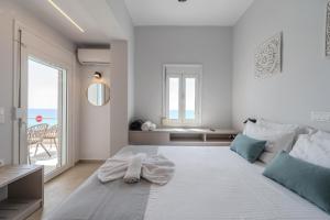 Ένα ή περισσότερα κρεβάτια σε δωμάτιο στο East of Preveli Villas +43 φωτογραφίες