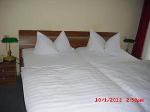Postel nebo postele na pokoji v ubytování Hotel Feilen-Wolff