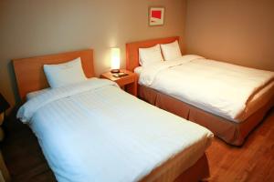 Changwon AT Business Hotel客房内的一张或多张床位
