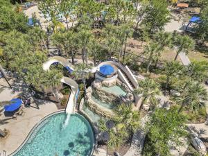 5259-6-WW-Pool&SPA Lazy River&Slidesの敷地内または近くにあるプール