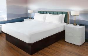 Voodi või voodid majutusasutuse DoubleTree by Hilton Phoenix-Gilbert toas