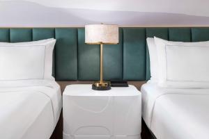 Voodi või voodid majutusasutuse DoubleTree by Hilton Phoenix-Gilbert toas
